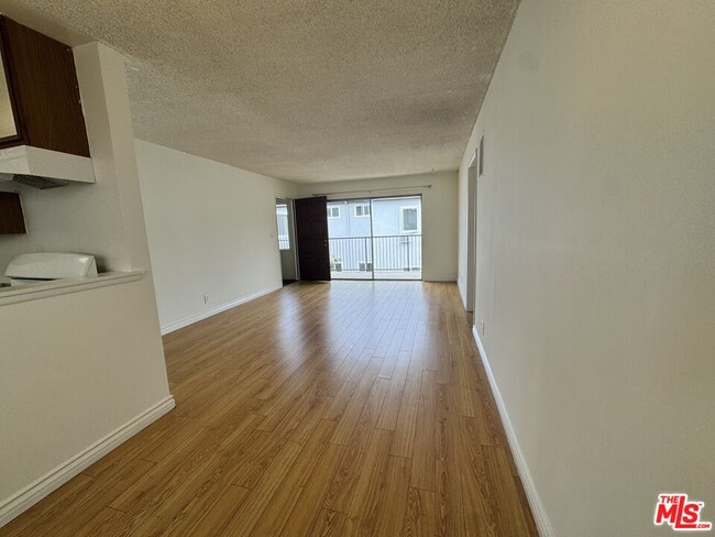 Photo - 1252 Barry Ave Unit 6