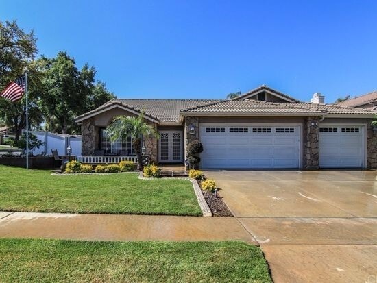 Building Photo - Newly Updated Corona Home