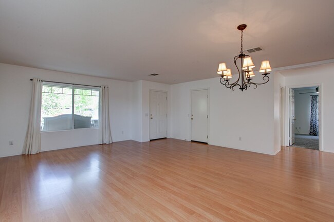 Photo - Beautiful 5 Bedroom Home (1 Downstairs) with VIEWS