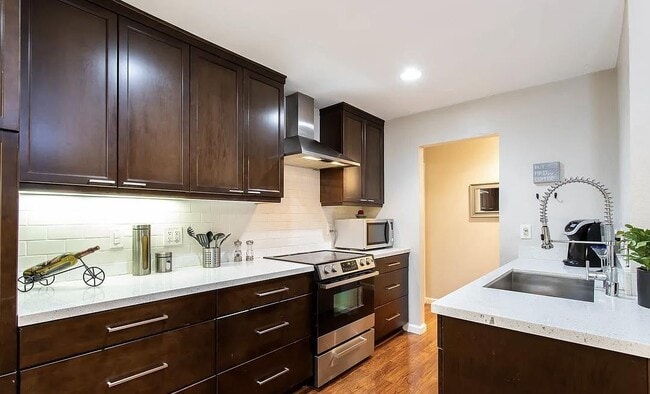 Photo - 8530 Holloway Dr