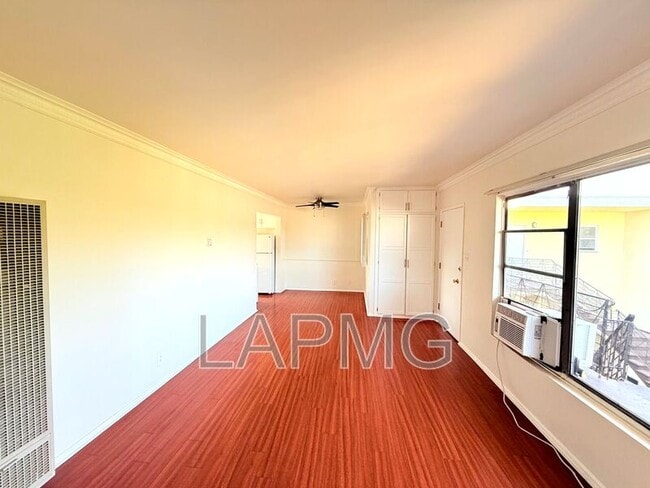 Photo - 655 N Manhattan Pl