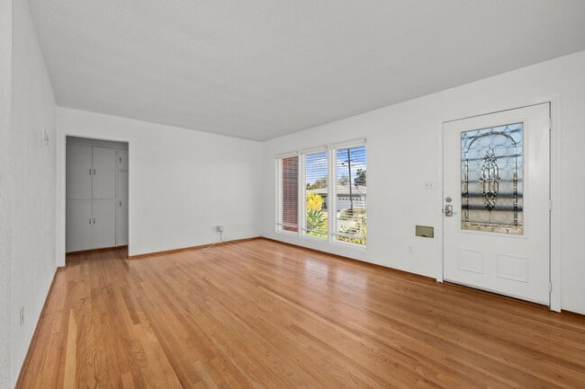 Photo - 6467 Cleo St