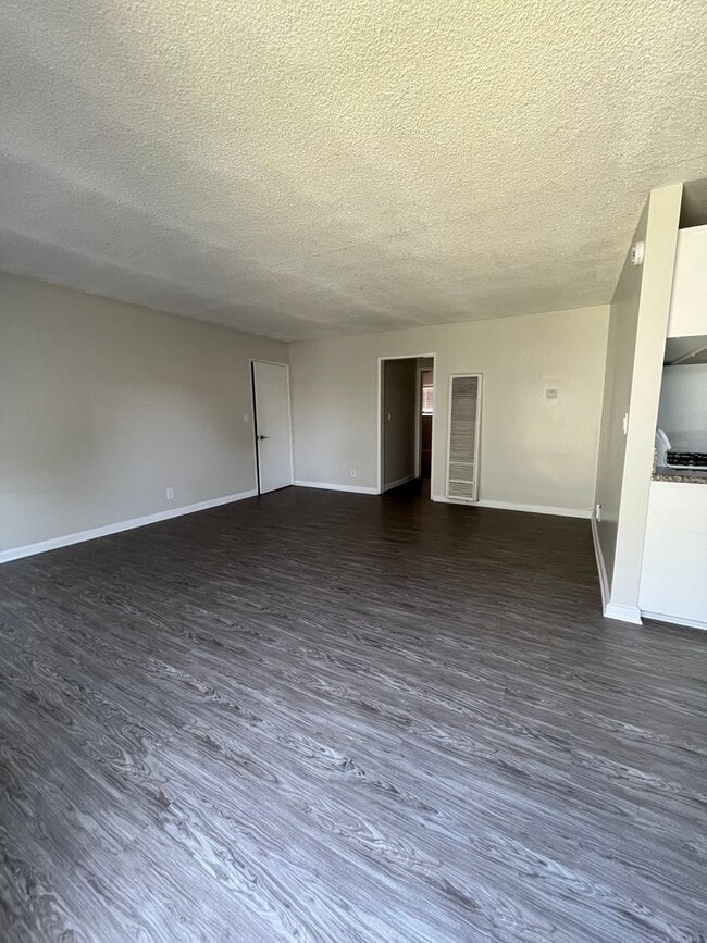 Building Photo - 928 W Pine St Unit C