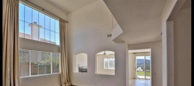 Photo - 721 Helmsdale Rd