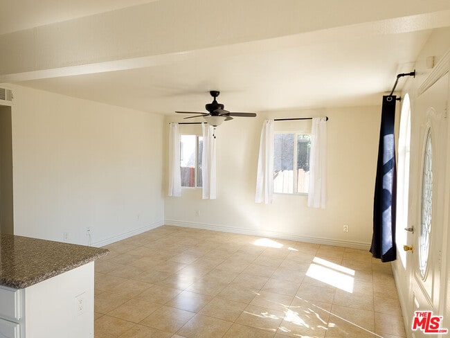 Photo - 819 E 73rd St