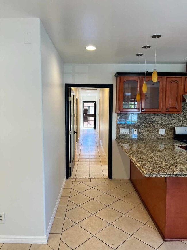 Main doored hallway into living area with 4 bedrooms. - 2330 S Mansfield Ave