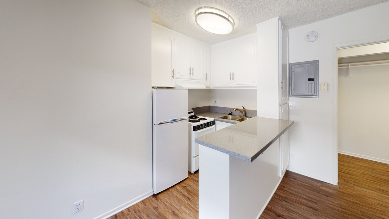 3D Tour - Wilshire Regency Apts.