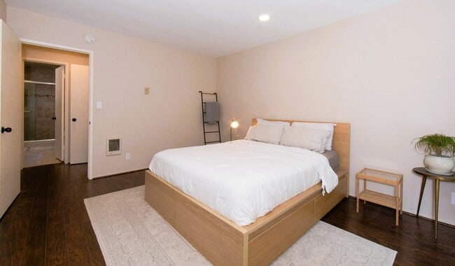 Photo - 6001 Canterbury Dr Unit #303