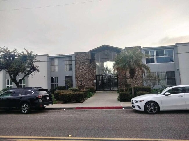 Building Photo - 279 Moss St Unit 11 Campestre