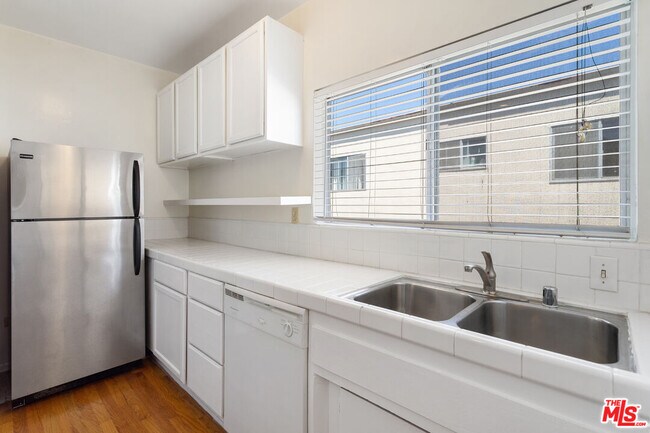 Photo - 11743 Mayfield Ave Unit 6