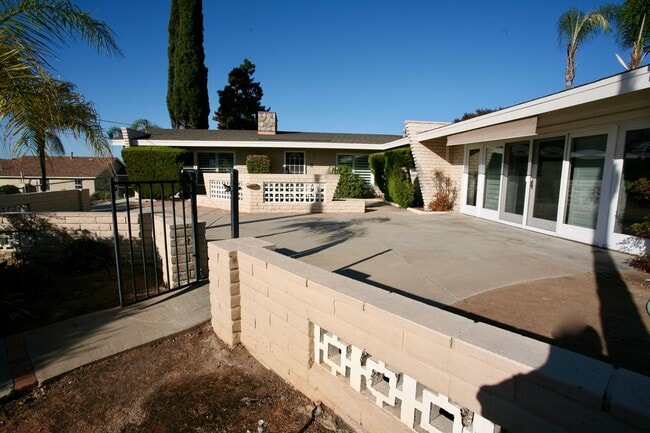 Photo - Mid-Century Modern 3Br 2Ba on 1/2ac with View!