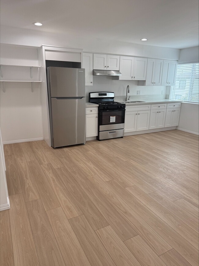 Photo - 740 W 24th St.