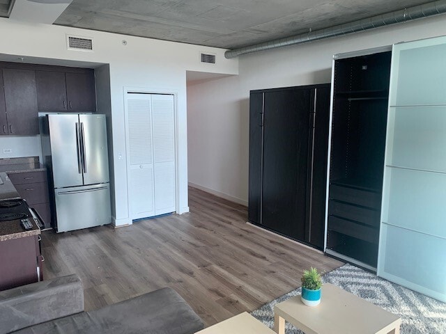 Photo - 1080 Park Blvd