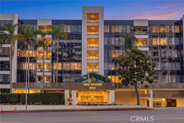 Building Photo - 10724 Wilshire Blvd Unit 509
