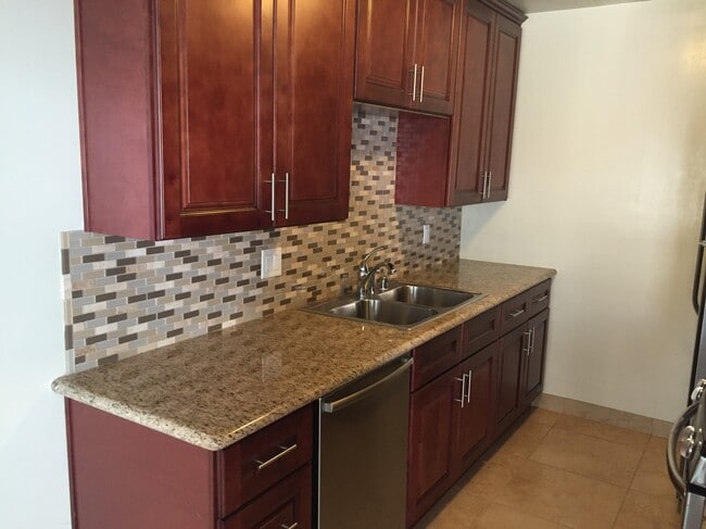 Photo - 519 N Hayworth Ave