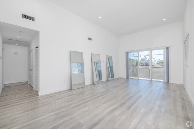 4BR, 3BA - 1,200SF - Living Room - 4550 W 18th St
