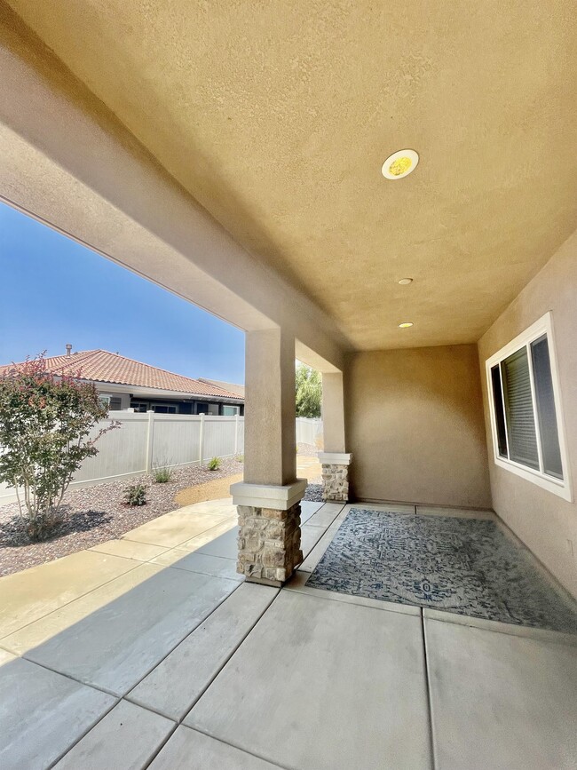 Building Photo - 5588 Paseo Famosa Rental