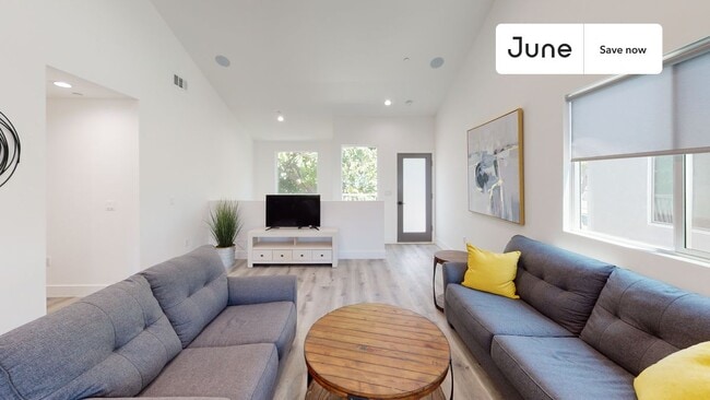 Photo - 564312 Auckland Ave