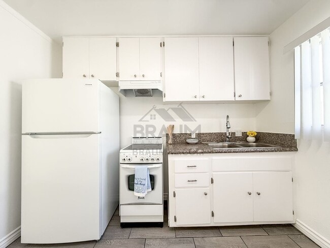 Photo - 15634 Leadwell St Unit 2