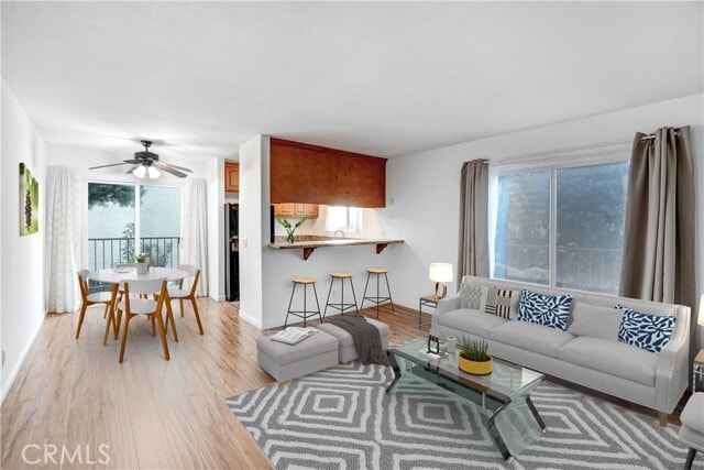 Building Photo - 1637 E 5th St Unit 204