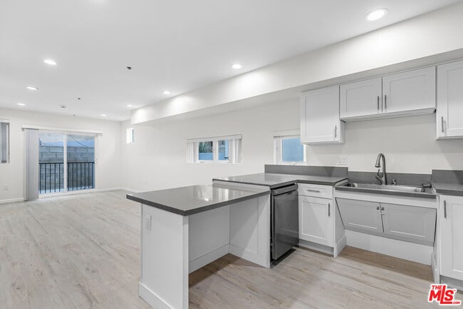 Photo - 1409 N Hobart Blvd Condo Unit #104