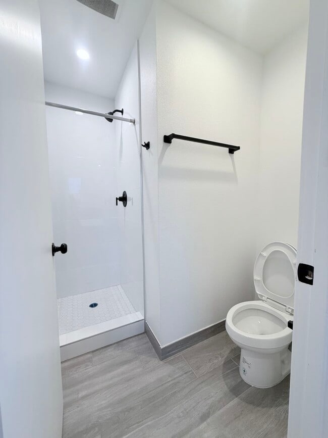 Photo - 1415 W 35th Pl
