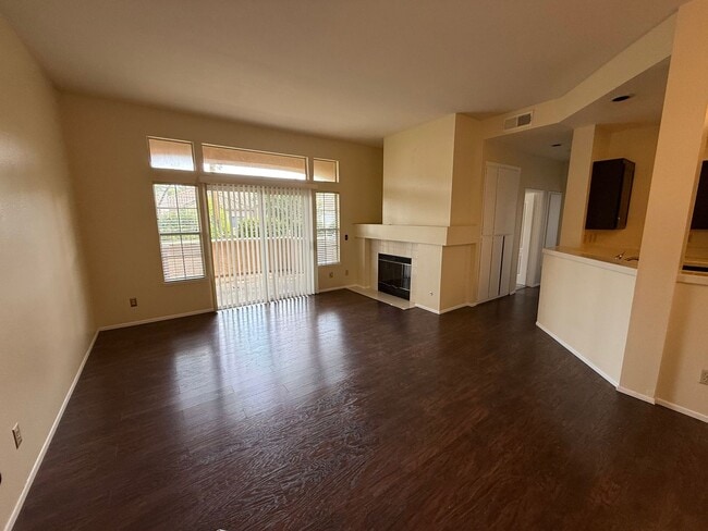 Building Photo - Lovely 2 Bedroom, 2 Bath First-Floor Condo... Unit 7