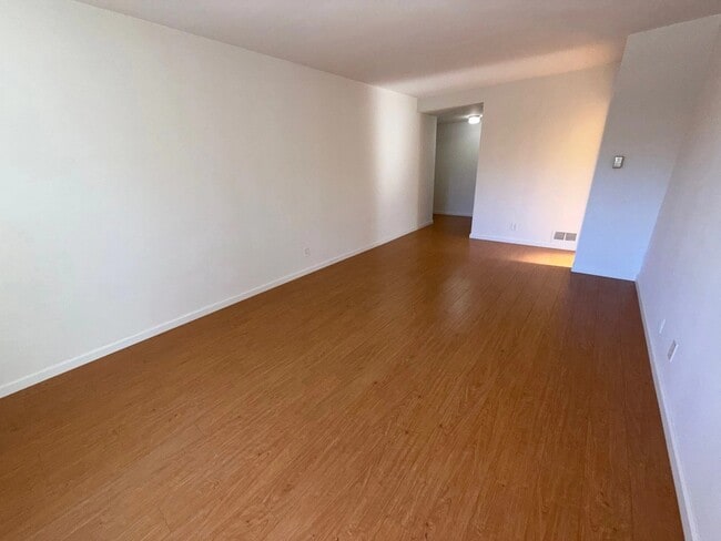 Photo - 1263 Hayworth Ave Unit 15