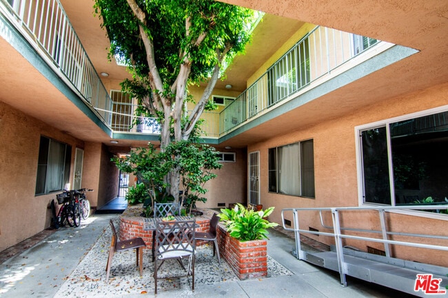 Building Photo - 4358 Berryman Ave Unit 14