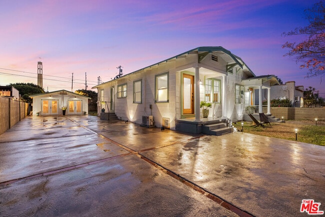 Photo - 612 Romulo St