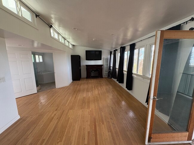 Living/Bedroom Area - 1400 San Remo Dr Unit 1404 San Remo Drive