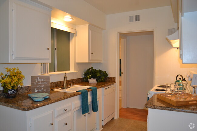 Building Photo - The Royal Gardens Rental