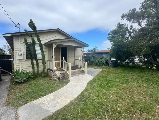 Building Photo - 3 Bedroom Bungalow Home