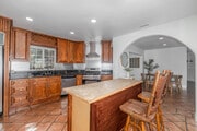 4BR, 2BA - 2,000SF - Kitchen - 9501 Clybourn Ave