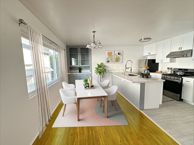 Photo - 325 E Stocker St