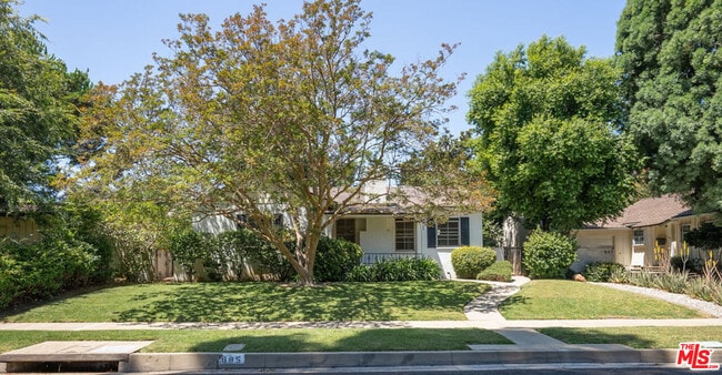 Photo - 885 Sussex Rd