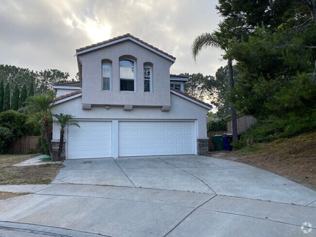 Building Photo - Desirable 5br3 car garage executive home b...
