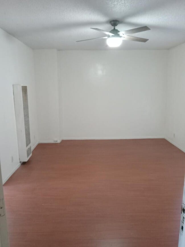 Building Photo - 4720 S Normandie Ave Unit #4