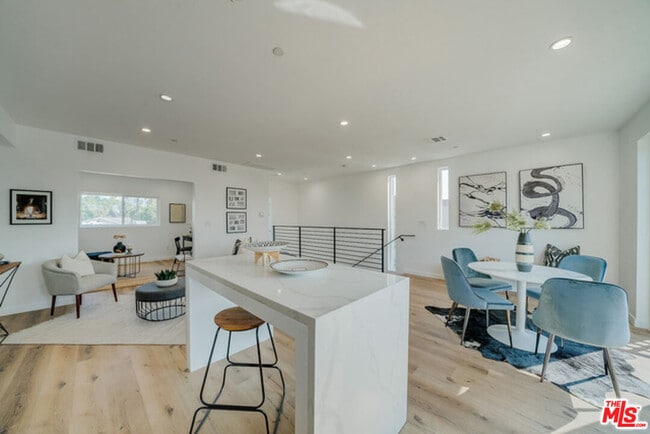 Building Photo - 739 Mariposa Ave