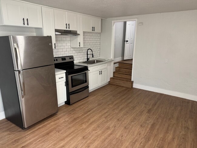 Photo - 323 S Main Ave