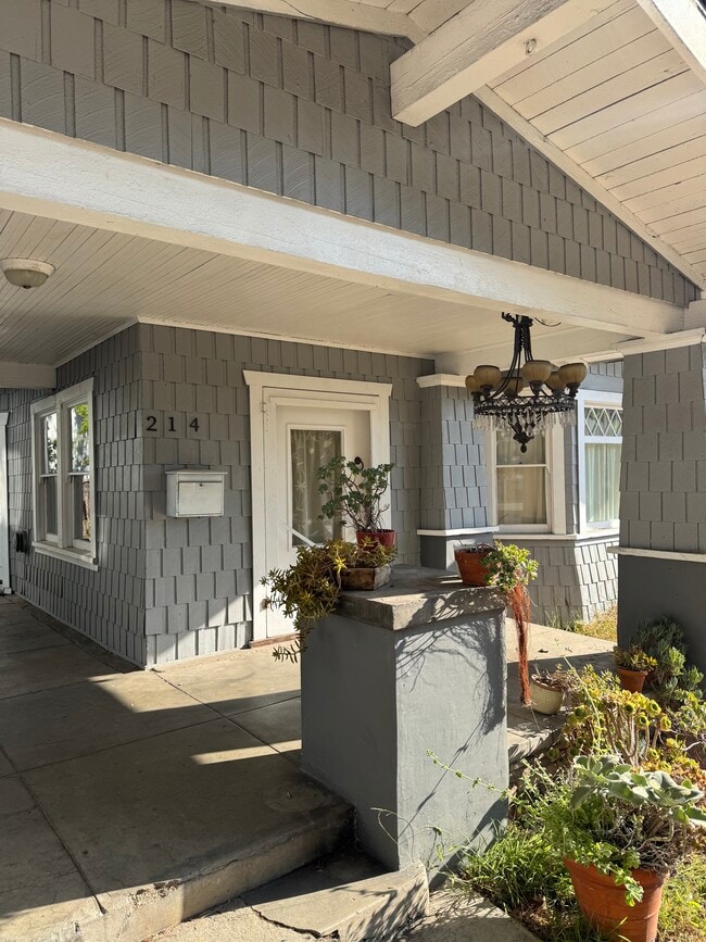 Photo - 214 W Chestnut St