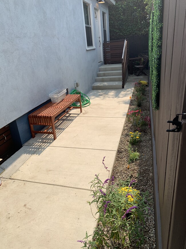 Front Patio/Garden - 526 Brooks Ave