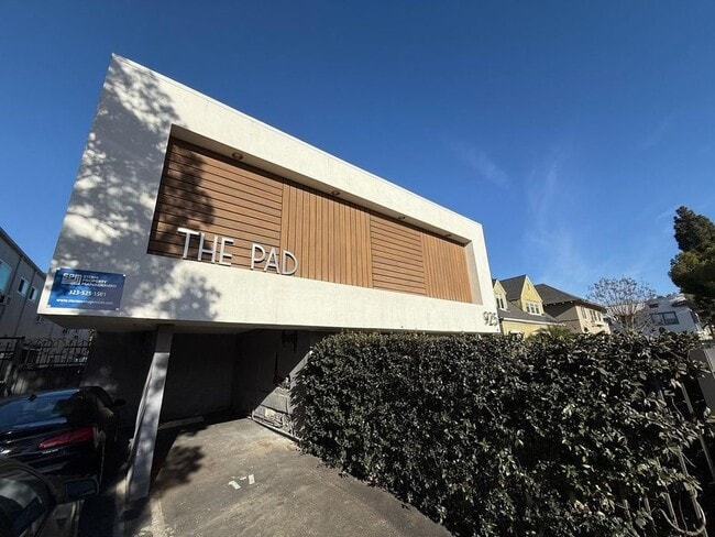 Photo - 925 W 30th St Unit 4