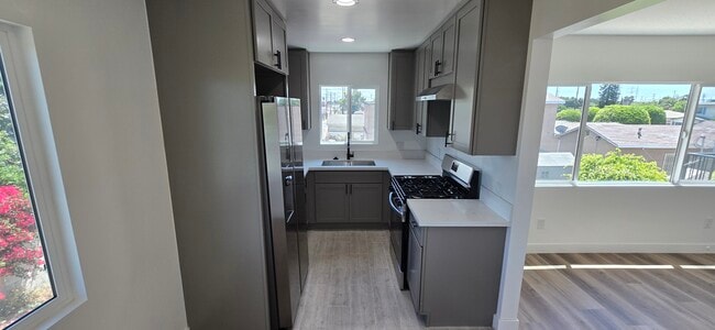 Building Photo - 833 E 92nd St Unit #4