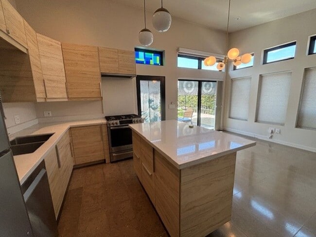 Photo - 1 Bed 1 Bath in North Hills Available Now