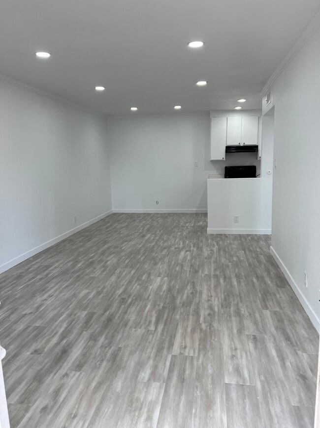 Photo - 21000 Parthenia St Condo Unit 22