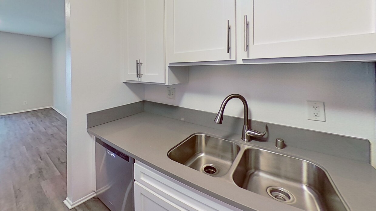 3D Tour - 2039 North Las Palmas Ave Apartments