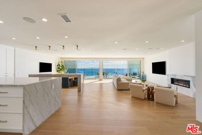 Building Photo - 18254 Coastline Dr