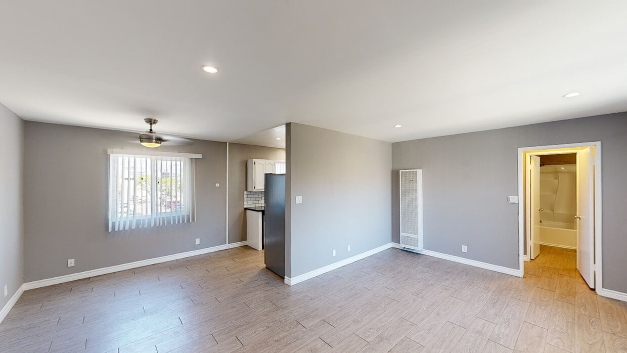 3D Tour - 8155 Reseda