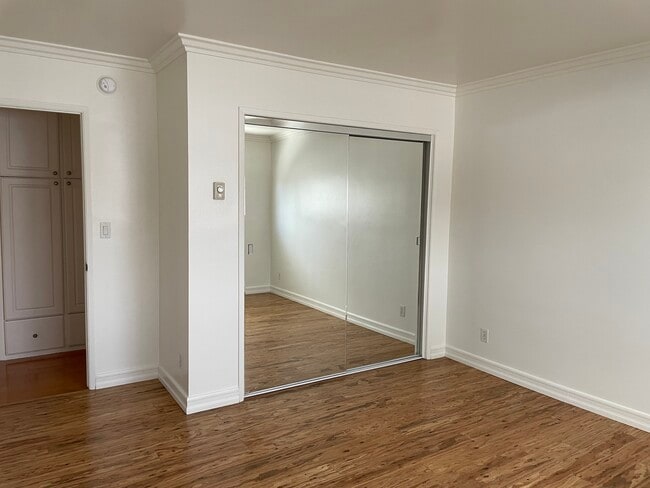 Photo - 1831 Barry Ave Unit 4